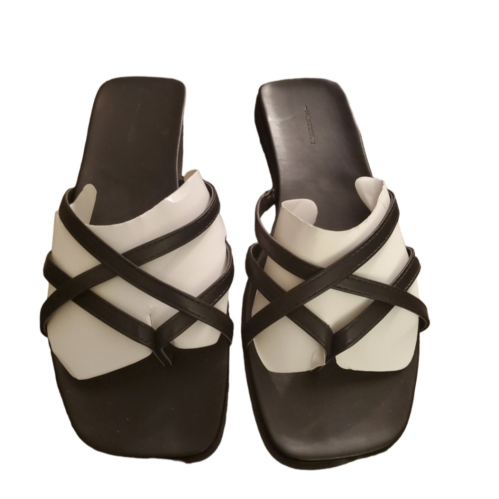 14th & Union Strappy black flat sandals sz 10 NWOB